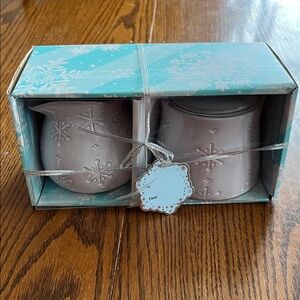 Snowflake Embossed Cream and Sugar Set